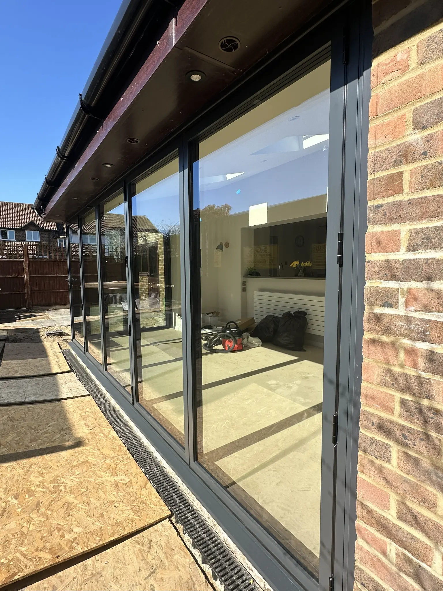 Aluminium vs uPVC: Choosing the Right Window Frames