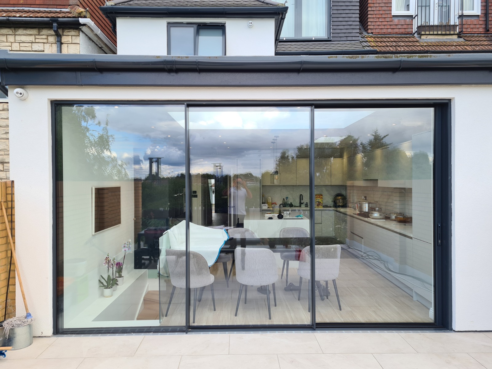 Ultra-slim sliding door installation