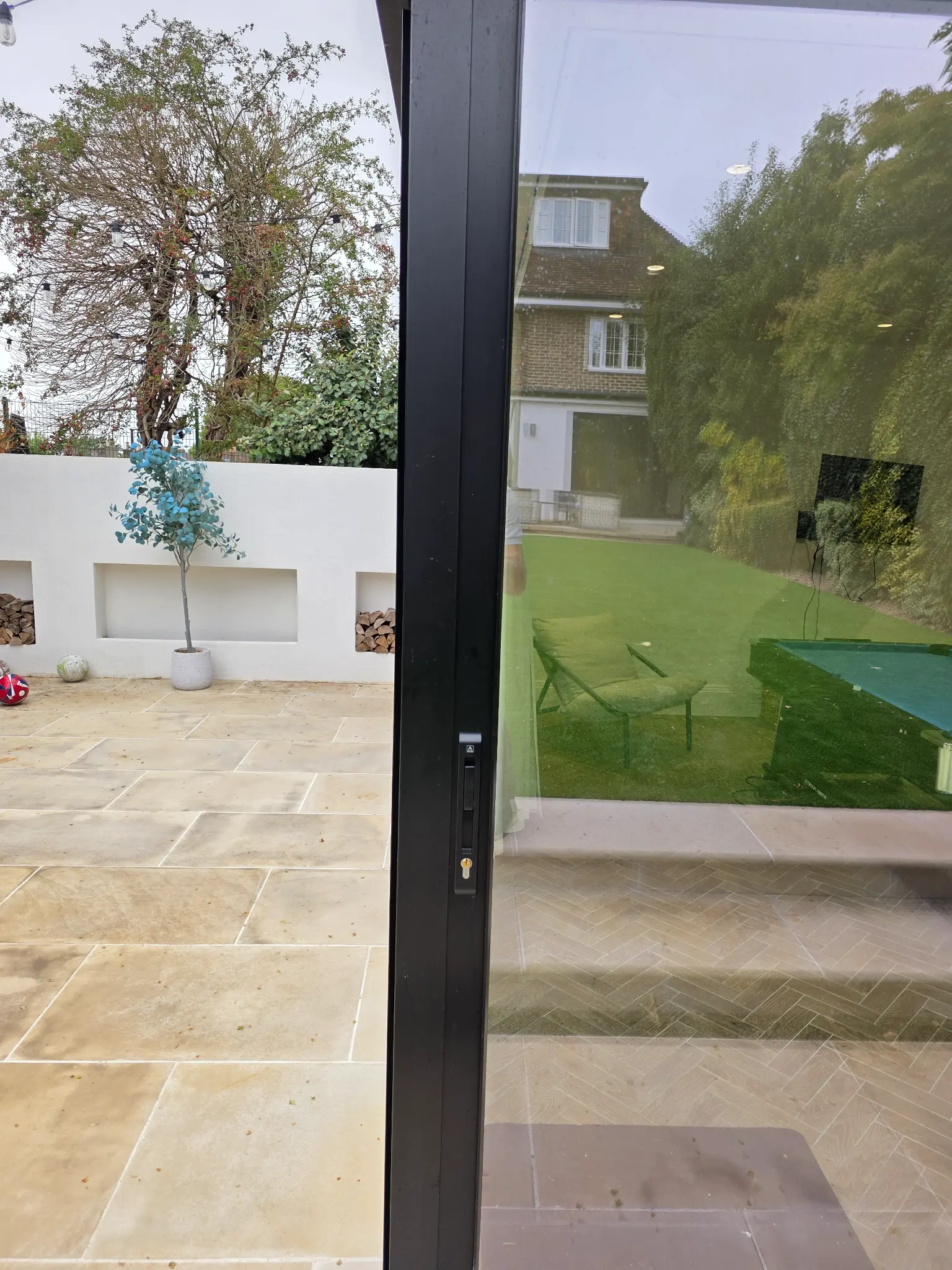 Corner sliding system detail